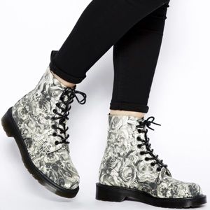 Dr Martens Beckett Skull and Rose Print Fine Canvas 8eye Boots - size 7 womens